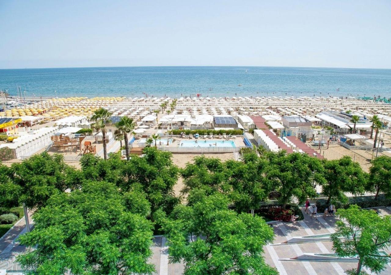 Hotel Mon Cheri Riccione Kültér fotó