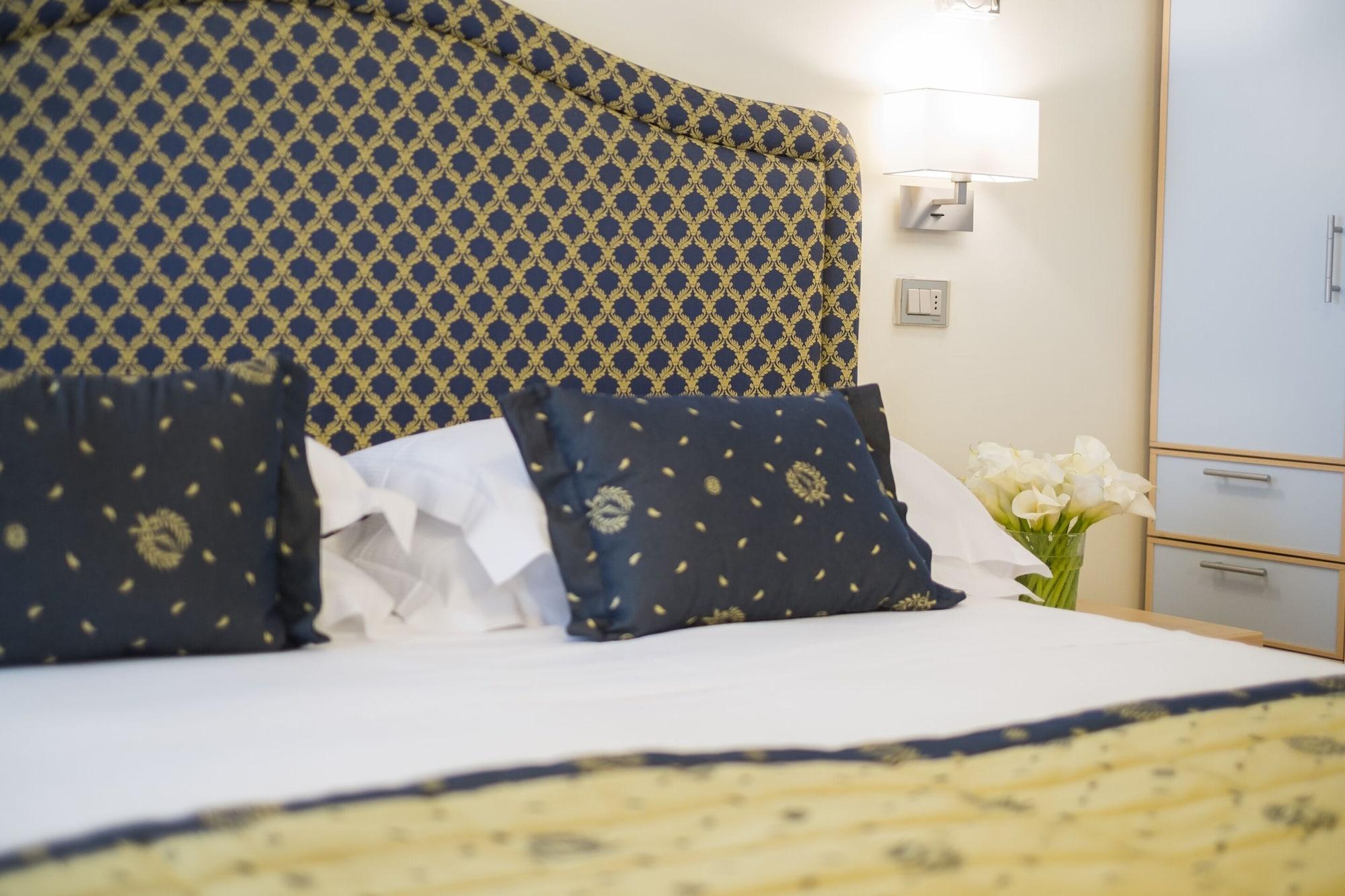 Hotel Mon Cheri Riccione Kültér fotó
