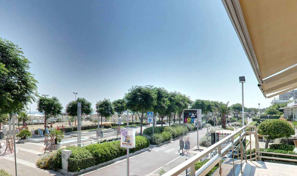 Hotel Mon Cheri Riccione Kültér fotó