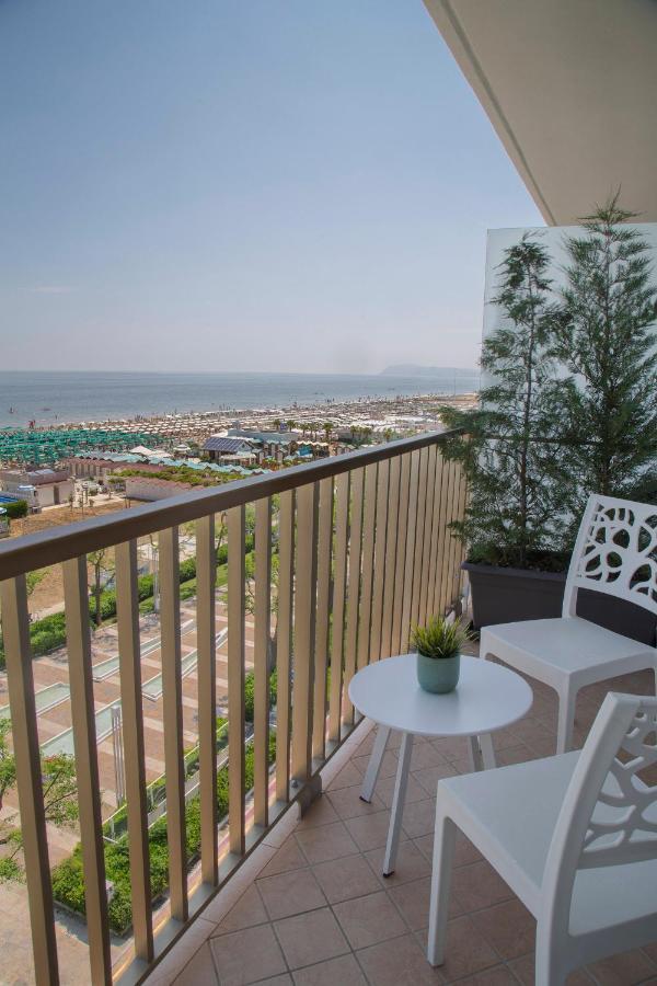 Hotel Mon Cheri Riccione Kültér fotó