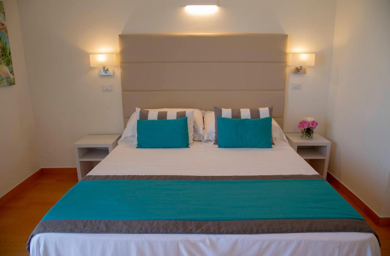 Hotel Mon Cheri Riccione Kültér fotó