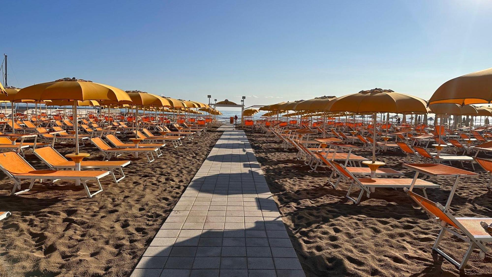 Hotel Mon Cheri Riccione Kültér fotó