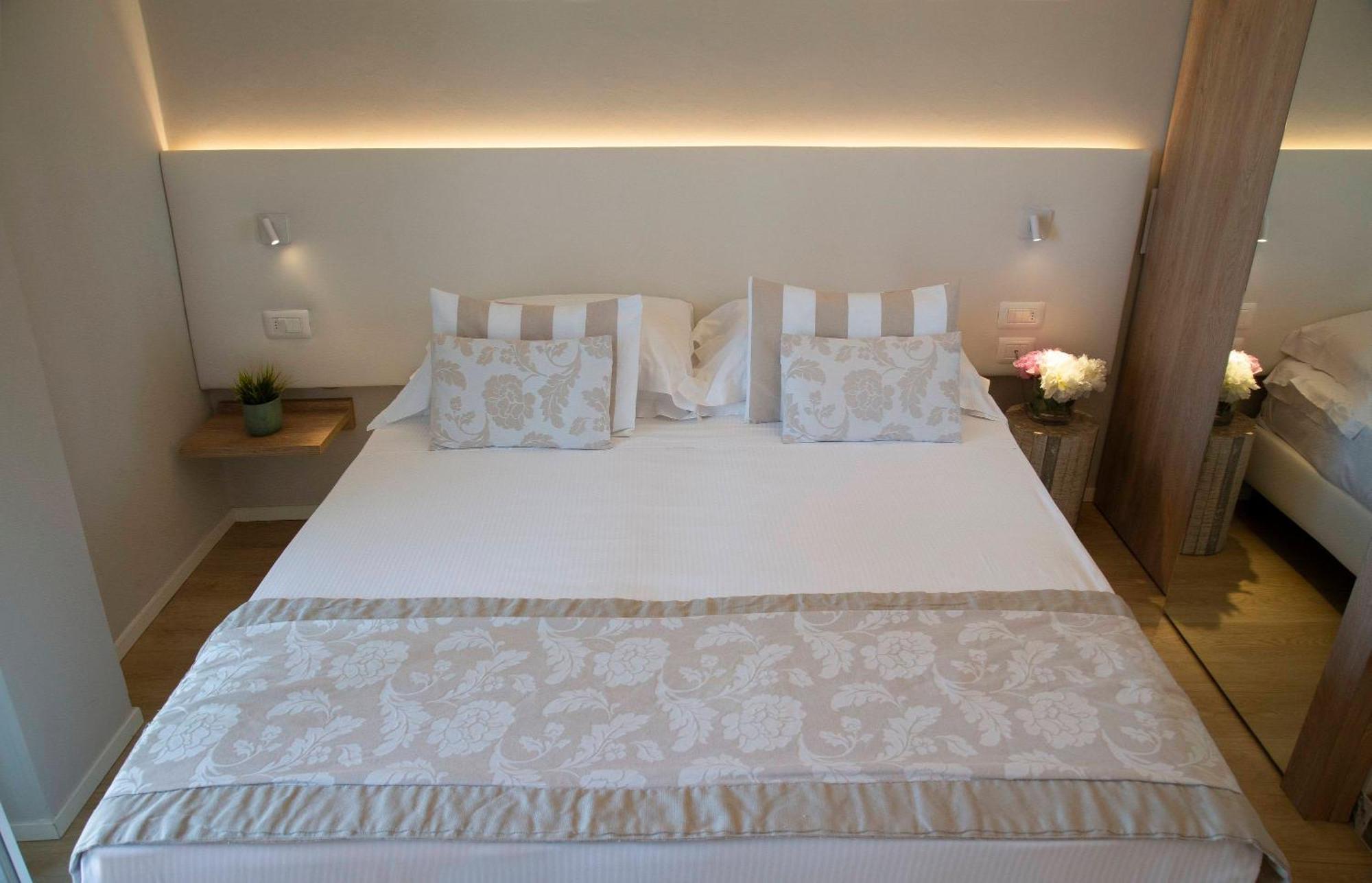 Hotel Mon Cheri Riccione Szoba fotó