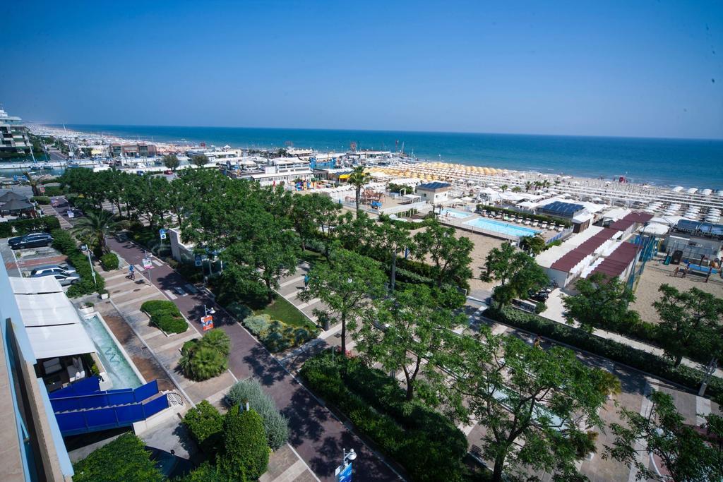 Hotel Mon Cheri Riccione Kültér fotó