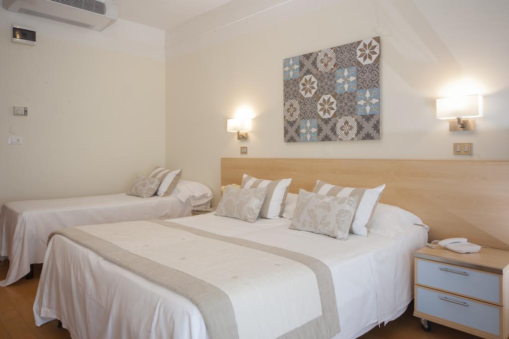 Hotel Mon Cheri Riccione Kültér fotó