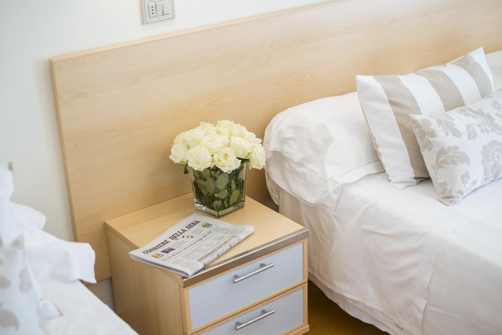 Hotel Mon Cheri Riccione Kültér fotó