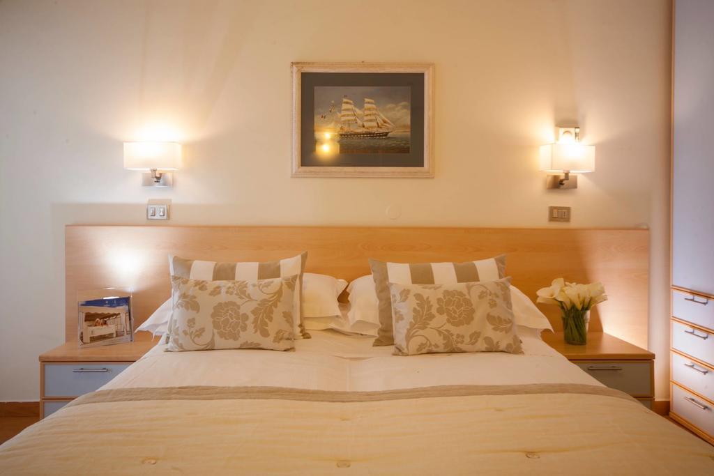 Hotel Mon Cheri Riccione Szoba fotó