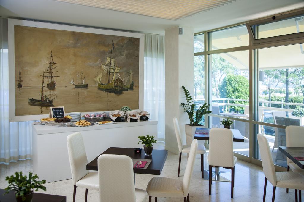 Hotel Mon Cheri Riccione Kültér fotó