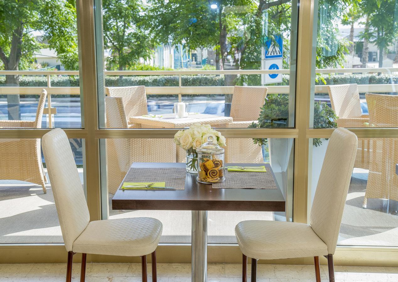 Hotel Mon Cheri Riccione Kültér fotó