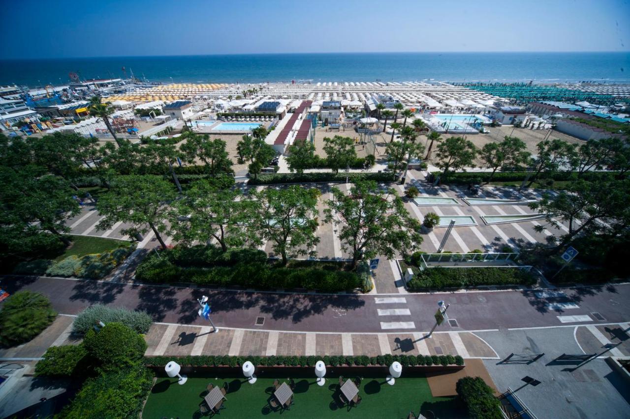 Hotel Mon Cheri Riccione Kültér fotó